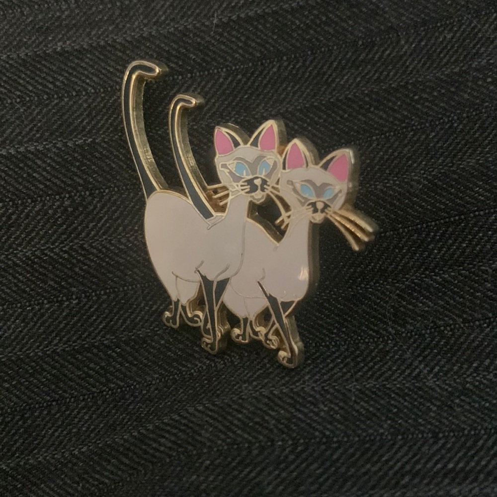 Siamese cats Disney Pin Lady and the tramp